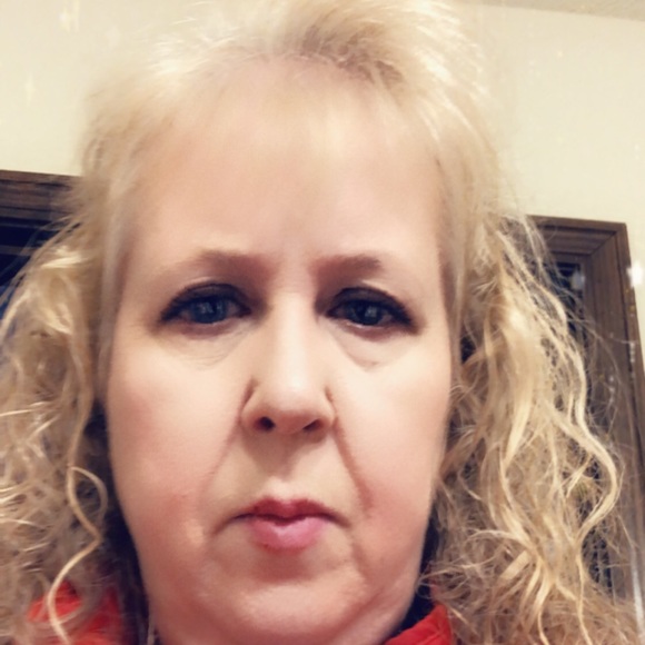 Meet your Posher, Lori - Picture 1 of 1